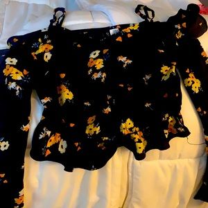 cute black off the shoulder longsleeve shirt:)